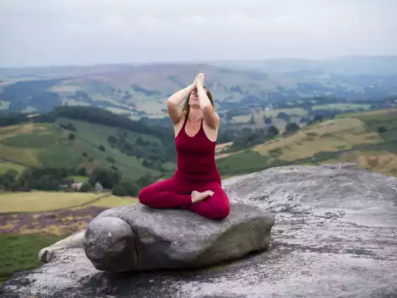 Parla ora (chakra della gola) Yin Yoga - Yoga di guarigione lenta per tutti